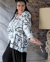 SALE Hookk High Fashion raffinierte Bluse in angesagtem Design in Weiss Schwarz mit Muster bis Größe 58