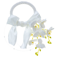 Ein brauner Brautstrauß mit Orchideen – weiße Kunstblumen