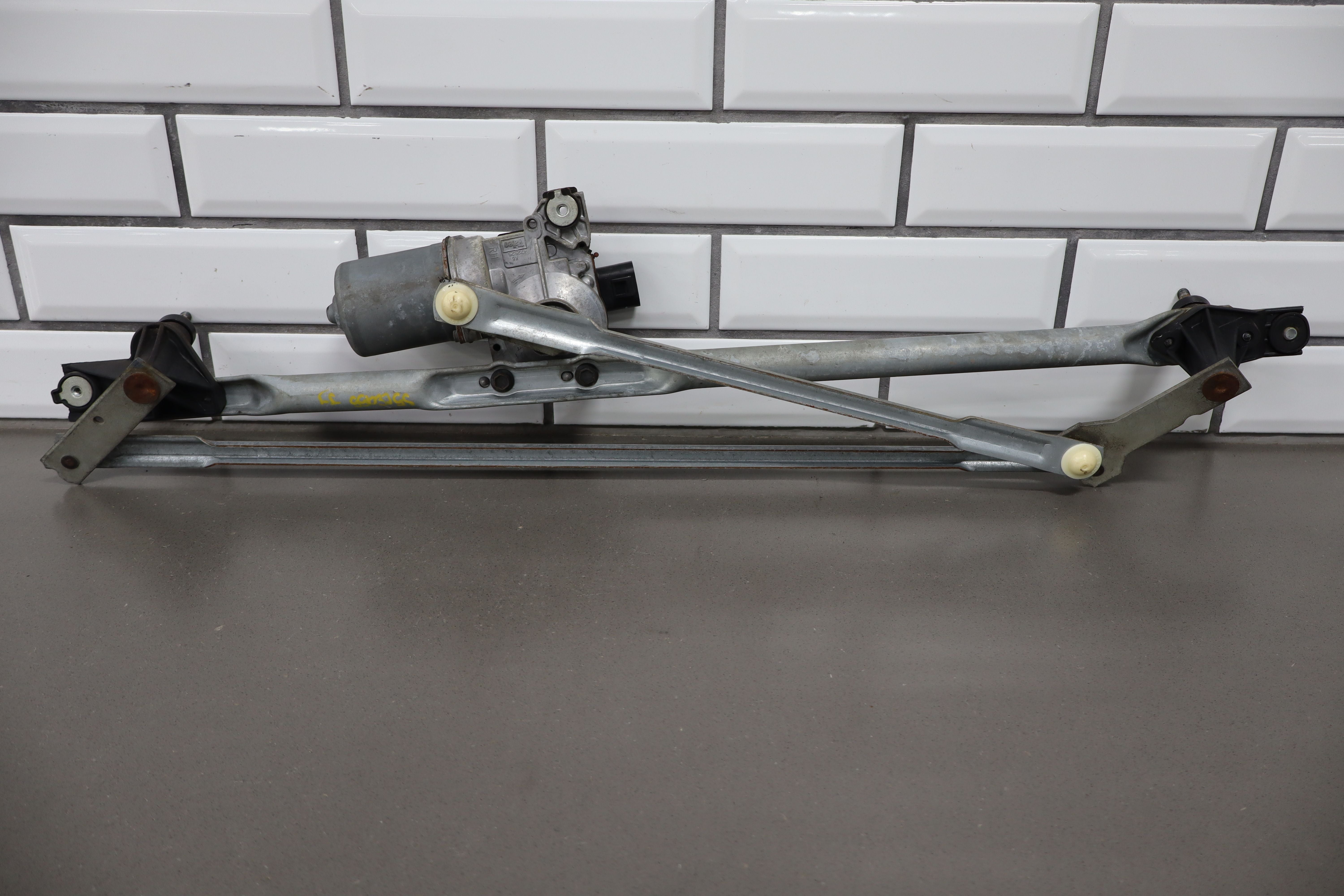 2005 Chevrolet Silverado 2500- Wiper Linkage