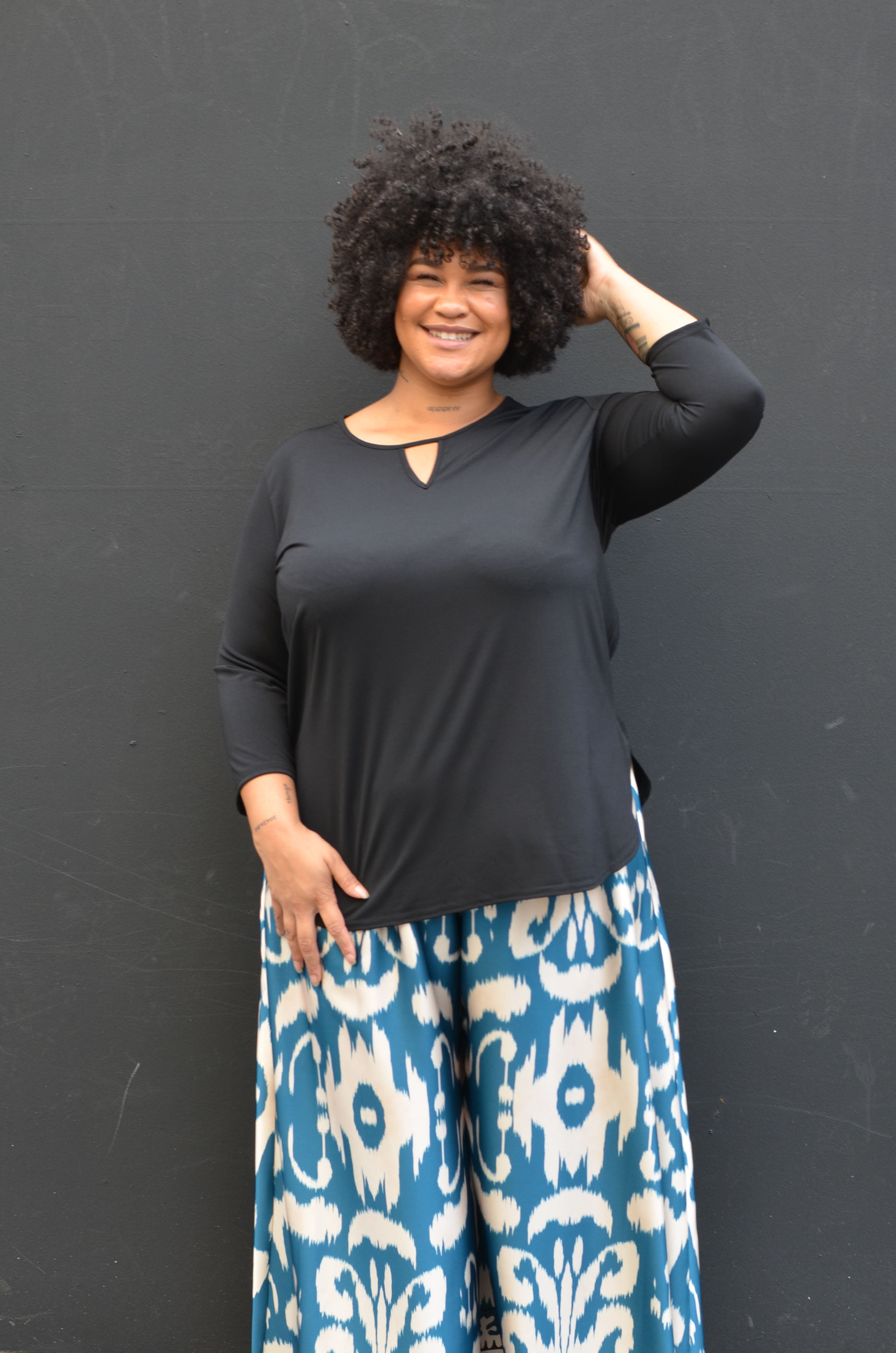 Top grande taille en maille unie fluide HEST01