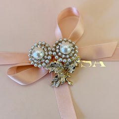 Two flowers pearls rhinestone gold plated brooch