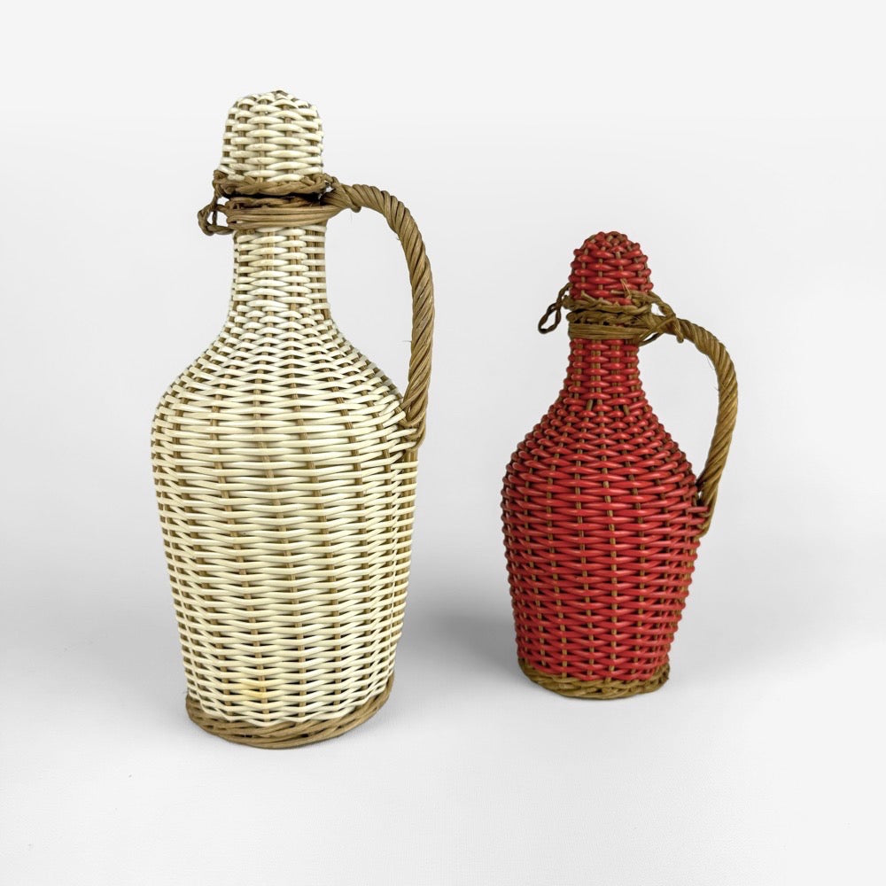 Duo de bouteilles osier et scoubidou années 50