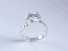 Zilveren ring met "zwevende" champagne ZirKoon