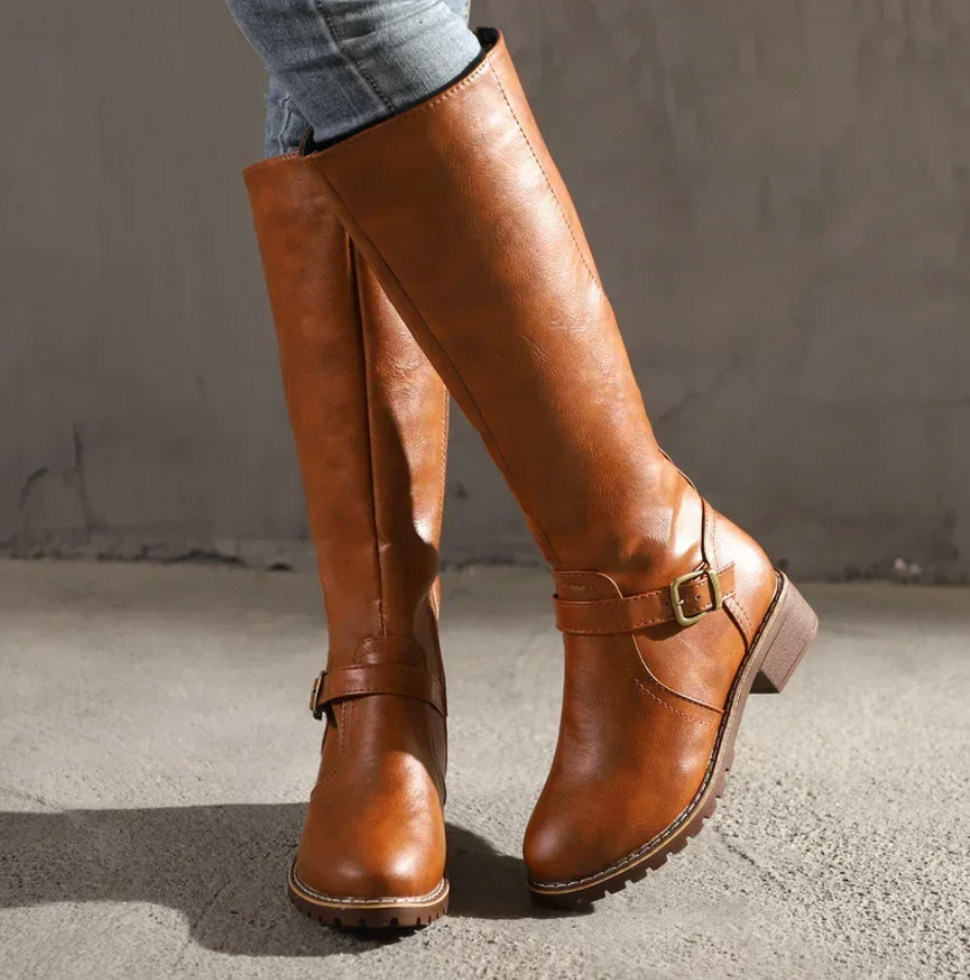 Bottes polyvalentes associées à une tenue décontractée