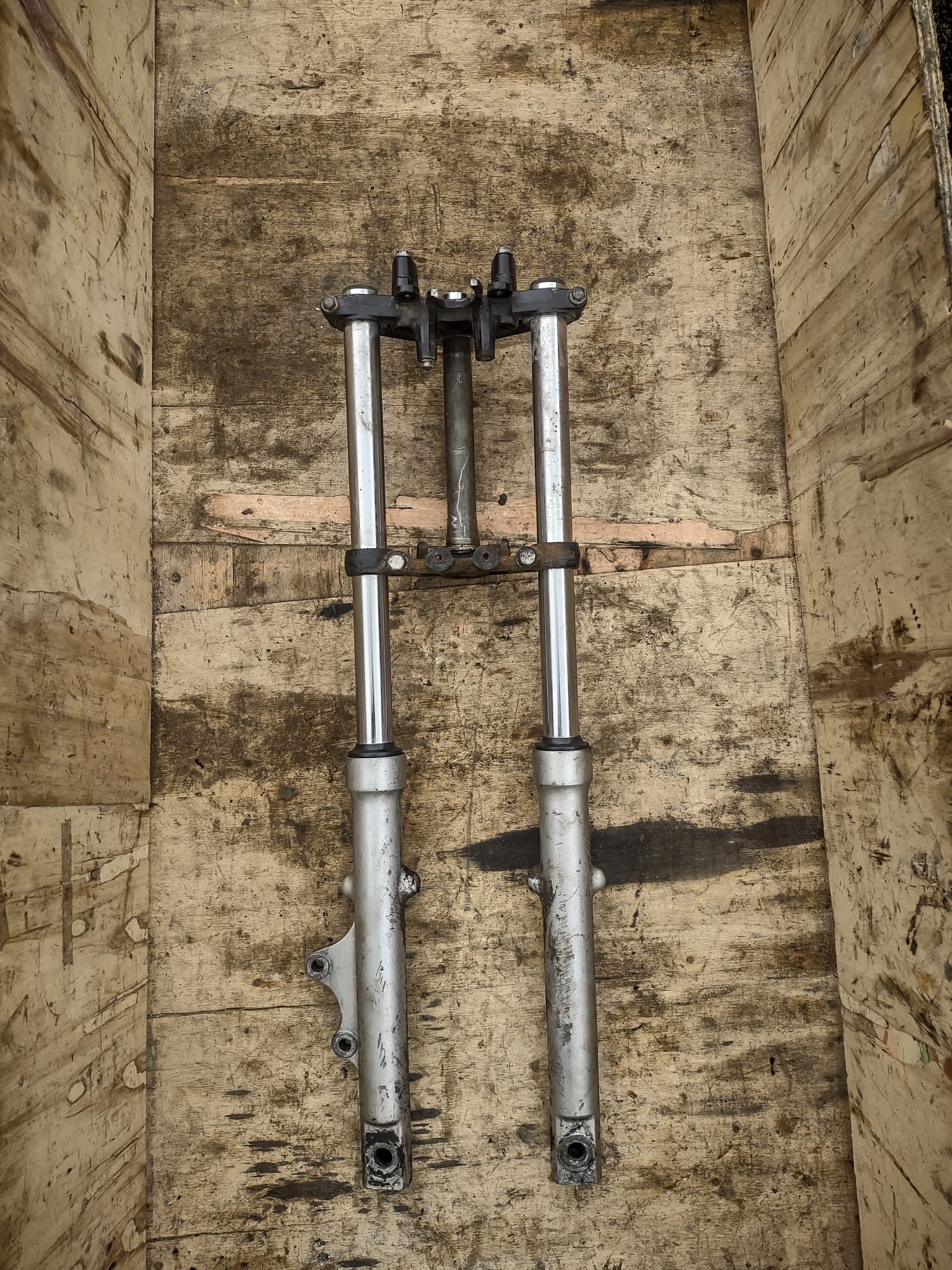 Yamaha YBR 125 front forks shocks absorbers, bottom and top yoke