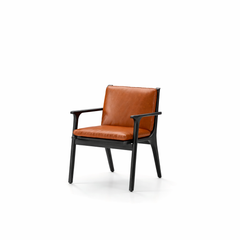 Rén spisebordsstol med armlæn, sort eg, hynder m. cognac læder