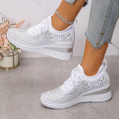 Sneakersy Damskie Sznurowane Z Geometrycznymi Wstawkami I Koturnem