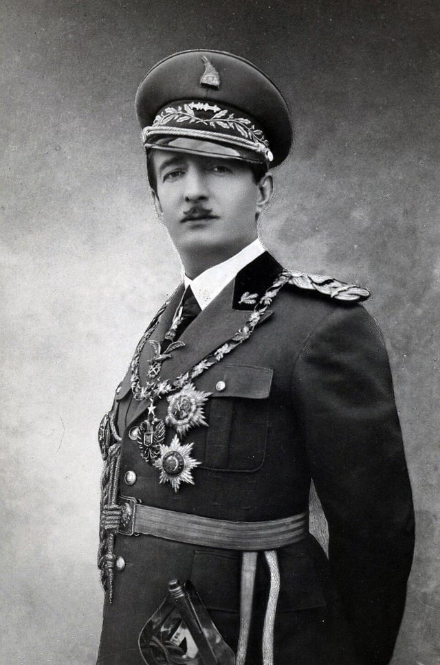 TIL King Zog of Albania holds the world record in the Guinness Book of Records for amount of cigarettes consumed in a day, approximately 225 per day. : r/todayilearned