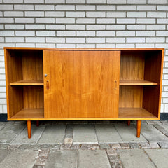 Danskt sideboard i teak med skjutdörrar