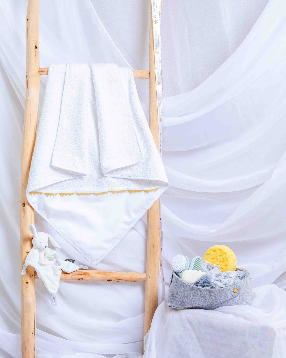 Cape de bain brodée pour bébé - Collection Prestige