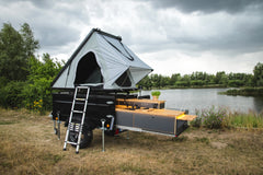 Van-Haltestelle Camping Anhänger mit Dachzelt