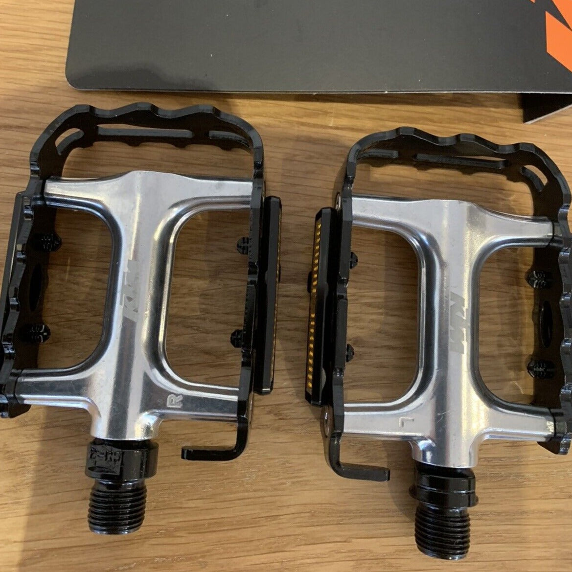 KTM Fahrrad Pedale, 2 Pedale, 1 Paar Alu Trekking für KTM und KTM ebikes silber
