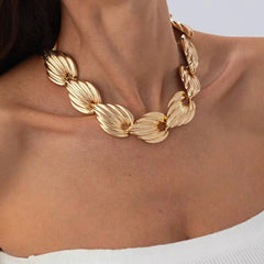 Splicing Scallop Choker Necklace