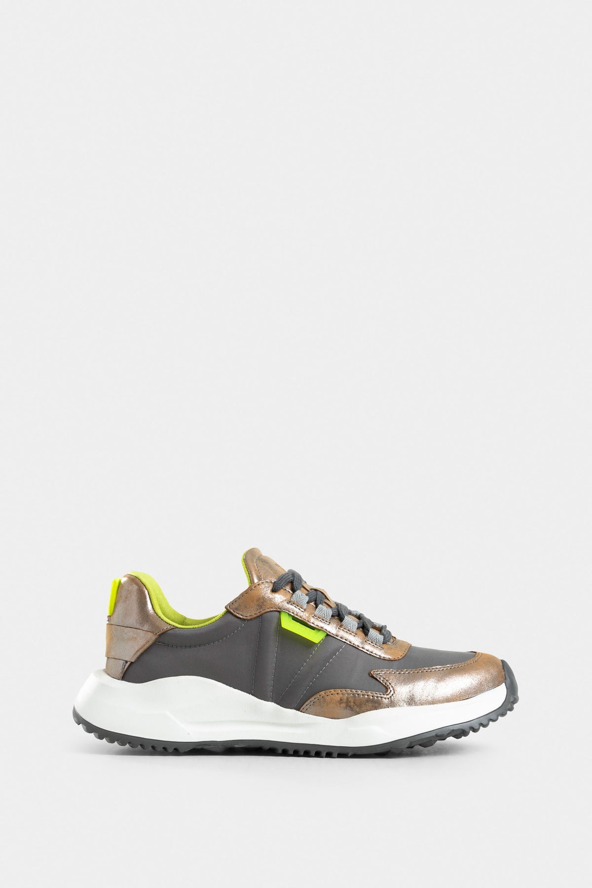 Vienna Folia Leather Sneakers for Women with Neon Appliqué