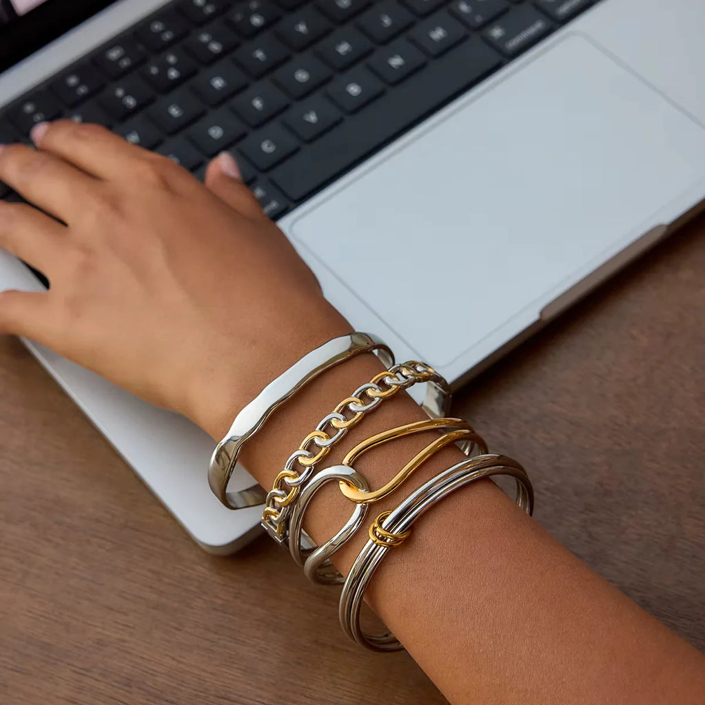 18K Mixed Tone Bracelet Stack