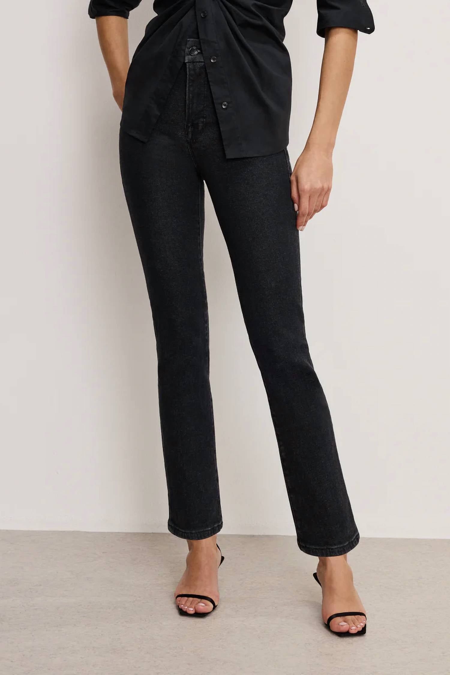Good American - Good Legs Straight Jeans