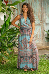 abito lungo estivo elegante leggero smanicato stampa Paisley boho chic blu azzurro figura intera