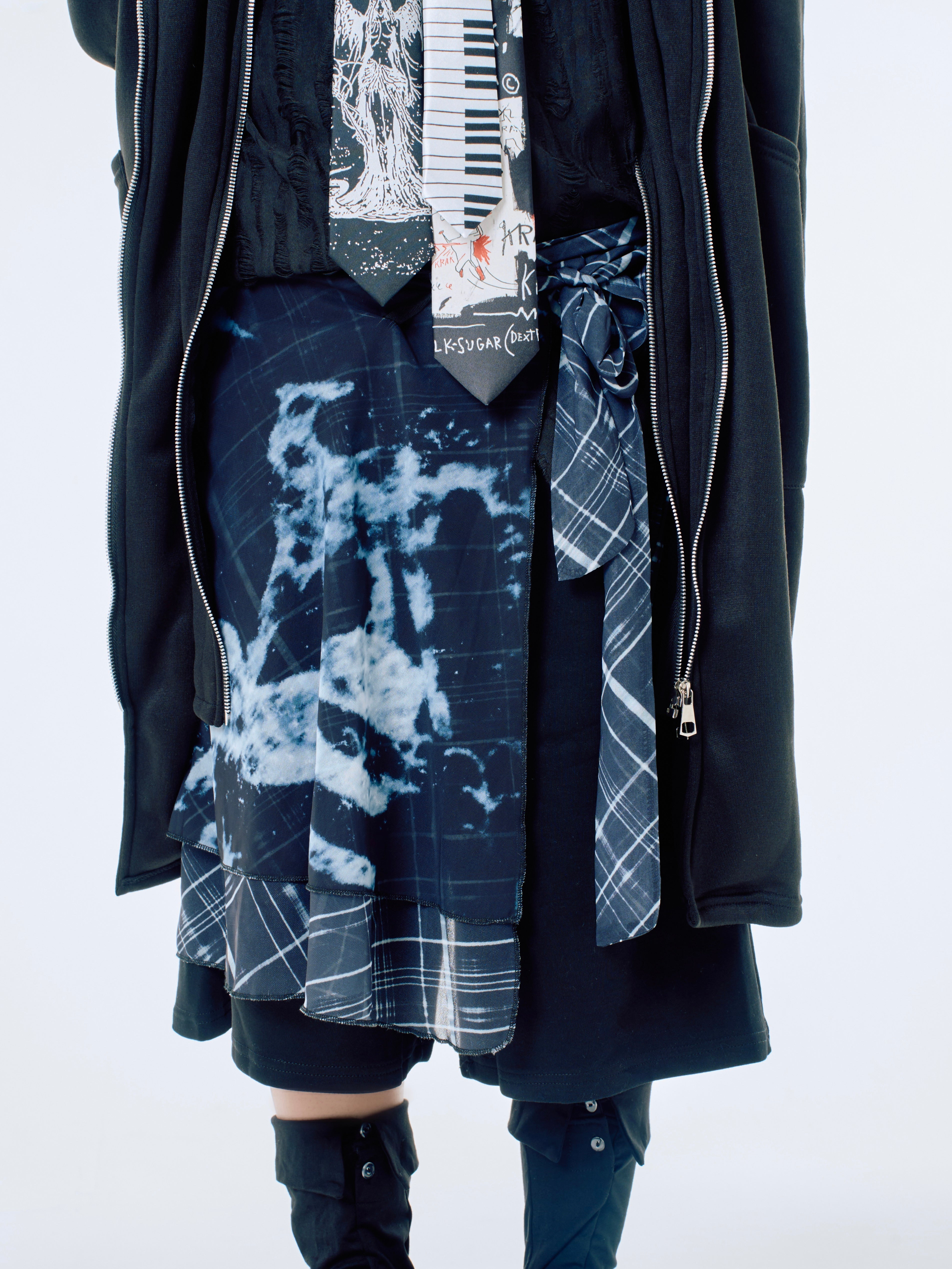 国際配送【Nerd out XU】horse strap check skirt