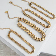 CURB LINK BRACELET