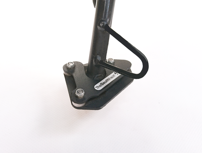 Base gato lateral BAJAJ DOMINAR 400/ PULSAR 200 NS/ RS/ AS/ KTM DUKE 390/ 200