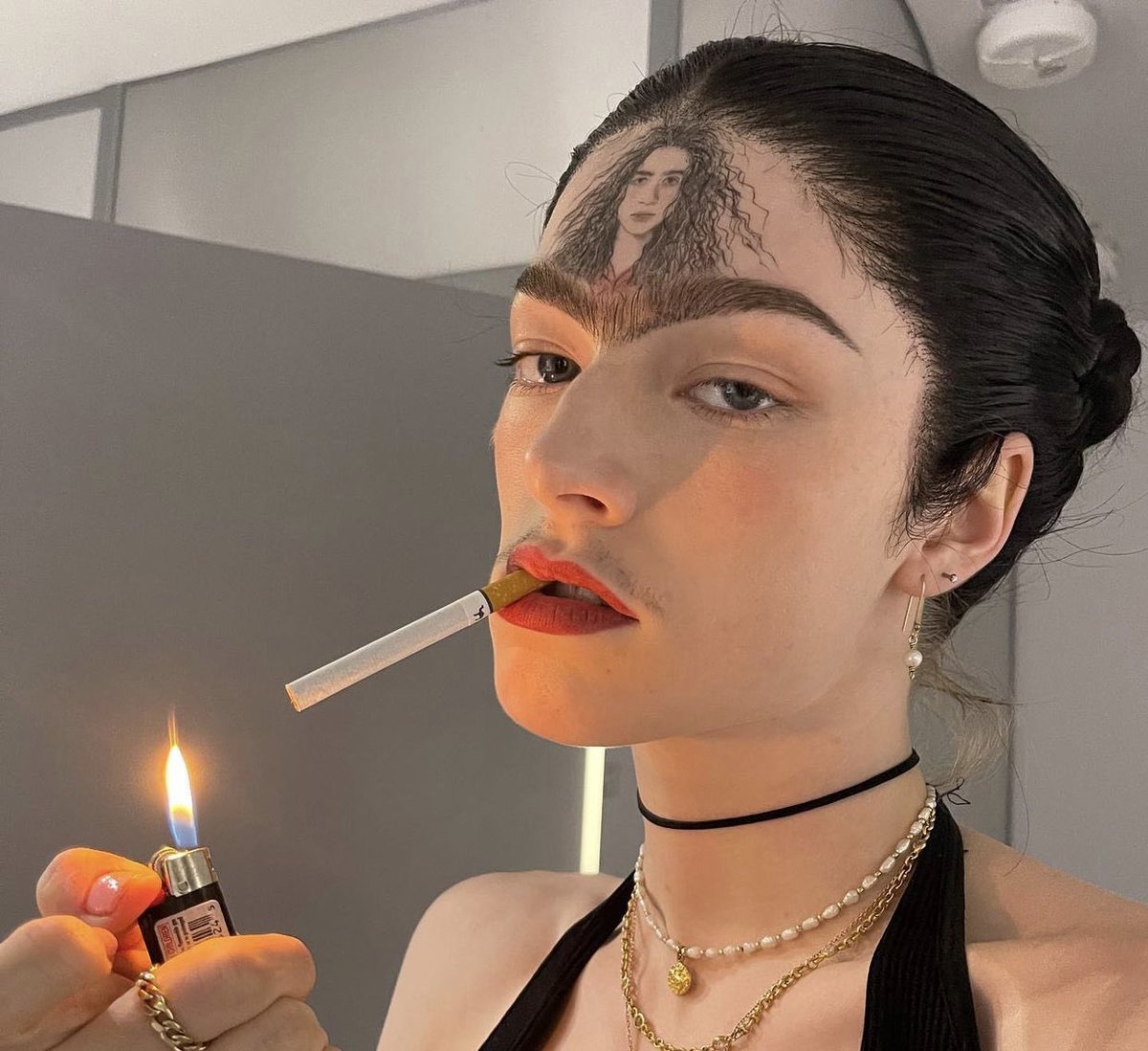 lorde said that she will start working on her next album if she wins her  iheart award!!! rt to spread the word!!! I vote for #SolarPower for  #BestComebackAlbum at the #iHeartAwards