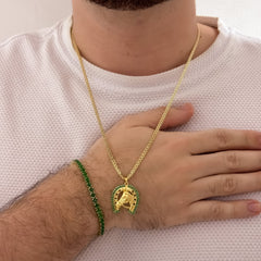 Cadena Tejido Chino de Hombre de 60cm de 3mm + Herradura de Caballo con Micro Circones Verde Esmeralda + Pulseras Tennis Verde Esmeralda en Oro Laminado 18k con Garantía de por vida