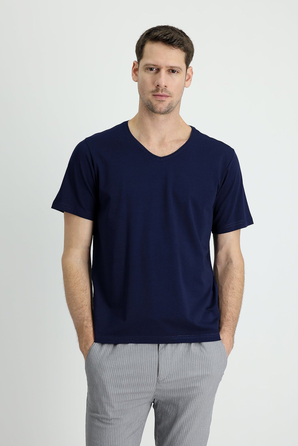 Orta Lacivert V Yaka Regular Fit Nak??l? Pamuklu Süprem Ti?ört-Ki??l?