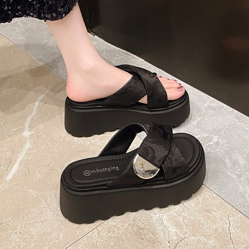 Dame Plateau-sandaler med komfortabel remføring og moderne spænde-design Stilla