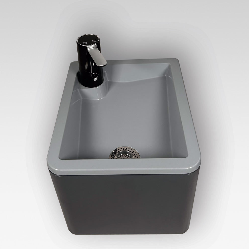 Mobiles, tragbares Waschbecken mit Wasserhahn für autarke Situationen.