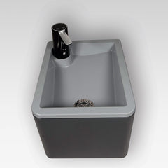 Mobiles, tragbares Waschbecken mit Wasserhahn für autarke Situationen.