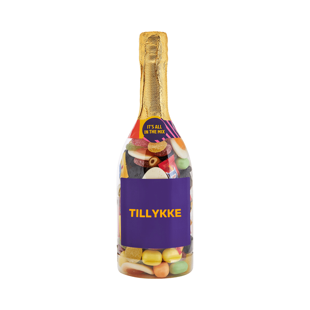 Champagneflaske fyldt med farverigt slik med teksten TILLYKKE på etiketten. Gaveidé fra SlikEkspressen.