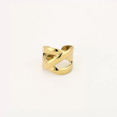 Crossed ring gold