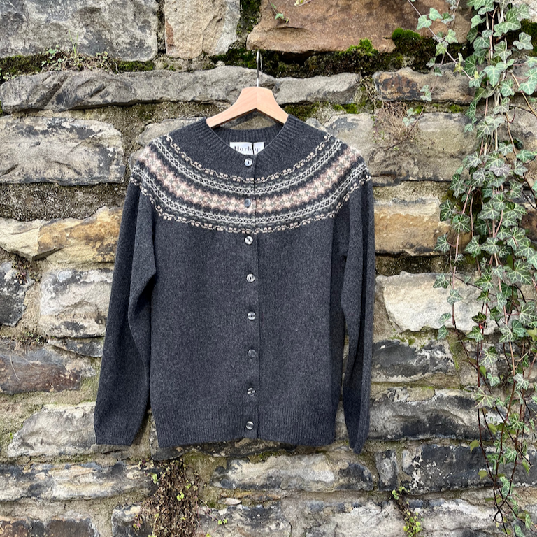 Harley of Scotland - Cardigan Fair Isle, Antracite