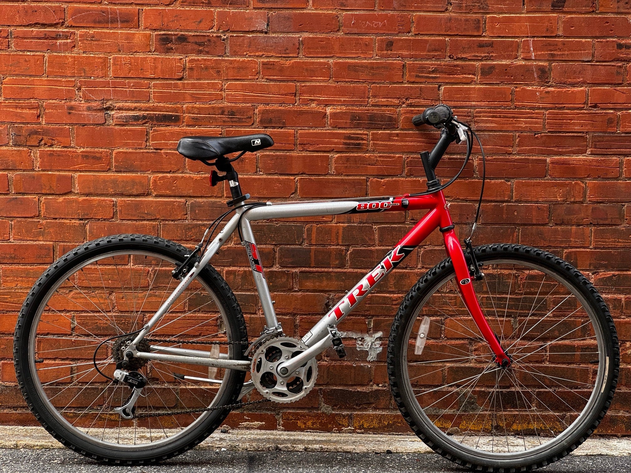 Trek 800 Sport 26" red/sliver 19.5" Frame