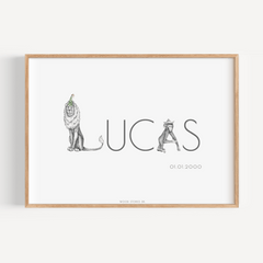 Navneplakat med dyr & bogstaver - Lucas illustration til børneværelse - WOOD STORIES DK