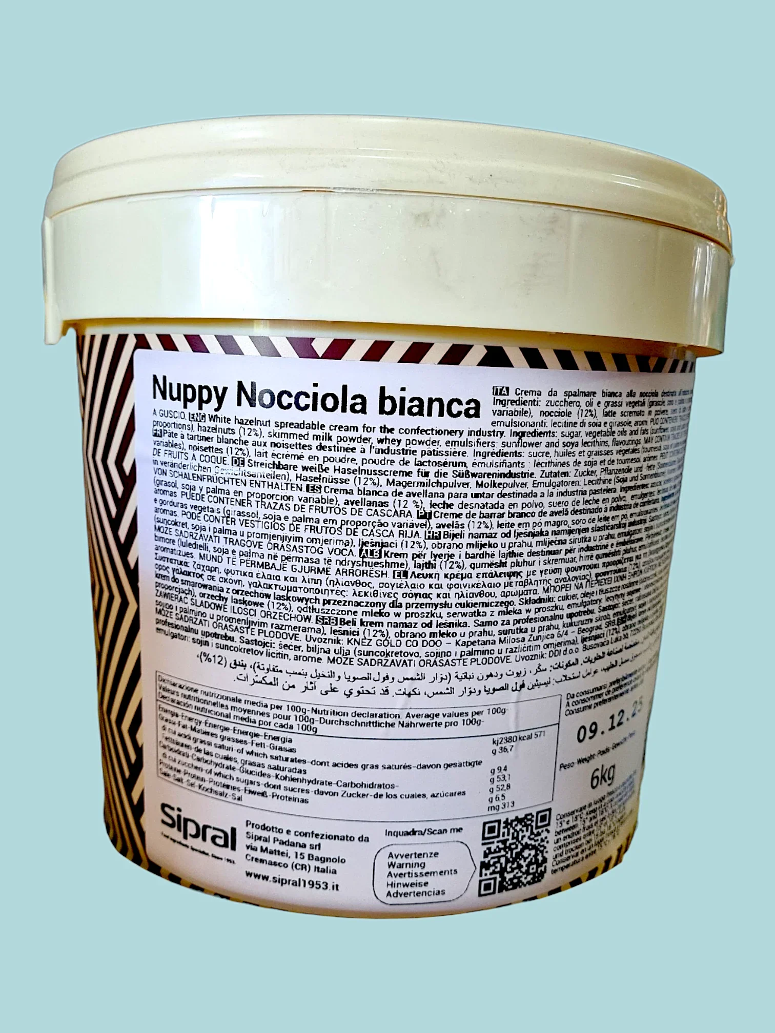 Secchiello da 6 kg di crema spalmabile alla nocciola bianca per pasticceria e gelateria.