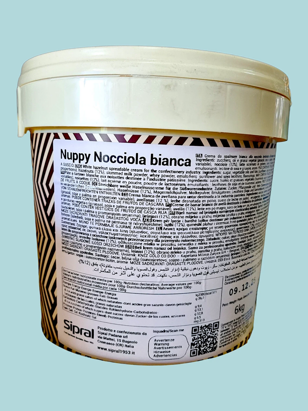 Secchiello da 6 kg di crema spalmabile alla nocciola bianca per pasticceria e gelateria.