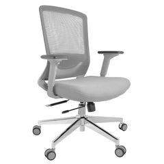 Silla operativa Gersa E-20802G gris con respaldo en malla, soporte lumbar, descansabrazos 3D y base metálica cromada