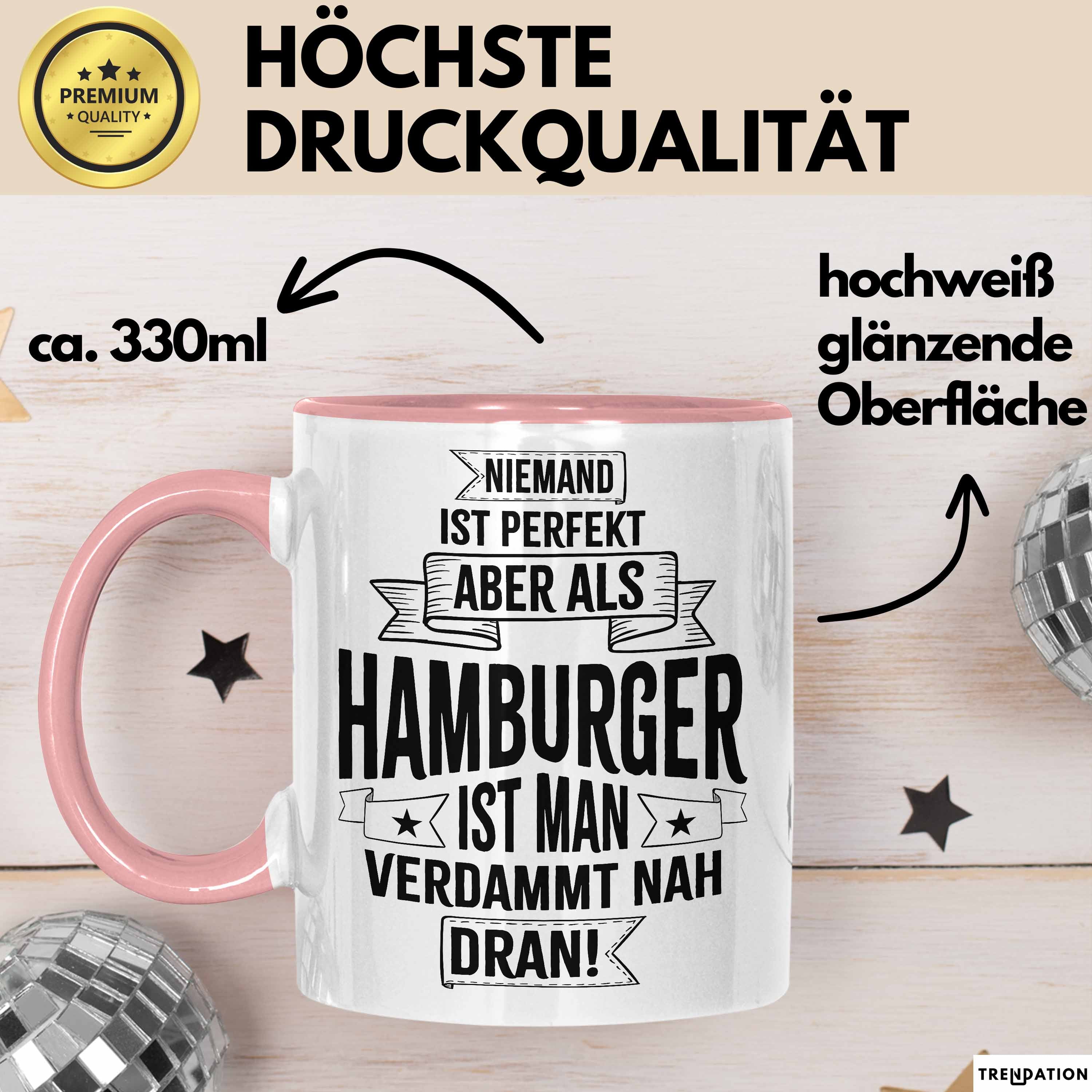 Hamburg Tasse Fan Hamburger Geschenkidee Spruch Niemand Ist Perfekt Aber Als Hamburger Ist Man Verdammt Nah Dran Kaffee-Becher Rosa Trendation
