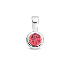 Vooraanzicht van de zilveren geboortesteen hanger voor oktober met een roze Toermalijn.